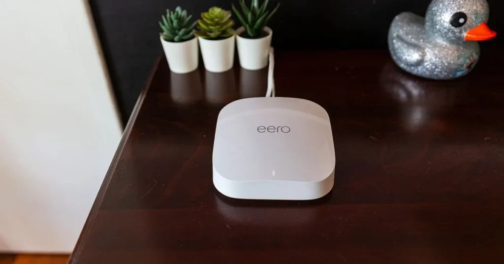 Eero image that are with solid white light flashing.